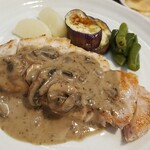 キッチン ブルー グローブ - 反対側から、ボルチーニとマッシュルームのソースな多い！