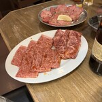 お肉家てらもと - 左　上ロース　　右　カイノミ