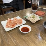 お肉家てらもと - 左　豚ロース　右　センマイ