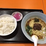 昇龍 - 坦々麺とライスの 全容