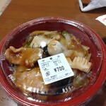 日比谷 泰南飯店 - 中華丼　開封前　そうそう昔から背徳感大な油ギラギラなあんかけ！これでした