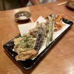 お蕎麦 結 - 野菜天　今日は牛蒡と茄子といんけんと舞茸と人参と大葉　コイツはキザンハイボールにて頂く