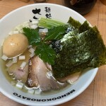 麺処 さとう - 味玉塩ラーメン、麺の量は普通普通で