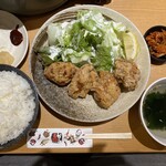 Akakara Nabe To Seseri Yaki No Yakiniku Izakaya Akakara - 2023/09/25
                        爆弾からあげ定食 4個 682円→562円
                        ✴︎大・小ライス各1、スープ×2
                        ✴︎食べログ限定Tポイント -120円
                        ✴︎アンケート 雪見だいふく