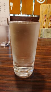 Yokochou - 豊杯 。スッキリ。フルーティー。チェイサーを自動で付けてくれる。良くわかっていらっしゃる。