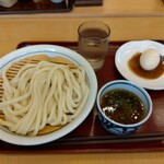 釜揚げうどん岡じま - ざるうどん(小) 350円(税込) ＋おでん玉子 110円(税込)(2023年8月8日撮影)