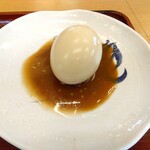 釜揚げうどん岡じま - おでん玉子 110円(税込)(2023年8月8日撮影)