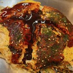 Hiroshima Sutairu Okonomiyaki Kujira - カープソースはタップリと