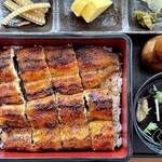 炭火焼うなぎ 竹田 - ＊鰻重一尾（¥4,900）
                                （肝吸・三種盛り付）