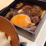 茶洒 金田中 - 万葉牛すきやきご飯 長葱 椎茸 落し玉子 