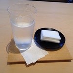 茶洒 金田中 - お手拭が、茶巾包みの様にたたんであります！