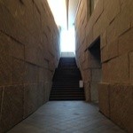 茶洒 金田中 - 階段右下に、看板あり！