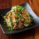 Yakisoba (stir-fried noodles) noodles with chili oil and mayonnaise