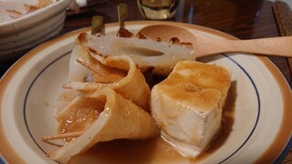 Yokochou - おでんは味噌おでん。豆腐と練り物。青森、おでんフェアやってるのかな？リーフレットがありました。