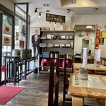 ころしのカレー - 店内の様子　セルフサービスコーナー