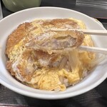 宝華食堂 - カツ丼は普通の厚さです