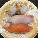 Sushi Choushimaru - おすすめ３貫 （丘サーモン，かんぱち，煮はまぐり）　７４８円　(2023/09)