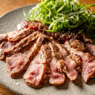 渾身の肉料理と旬食材メニューの数々！自慢の本格ビストロ料理！