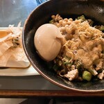 タイニーカフェ - 納豆丼煮卵付き・冷奴