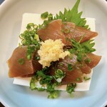 寿し辰 - たたき豆腐。今日は鰹の漬け。