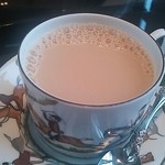 カフェ ド シエル - ウェッジウッドのカップが綺麗なカフェオーレ