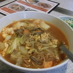 新羅 - カルビ温麺780円