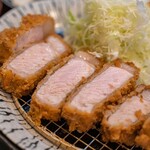 箱崎 井のかわず - ▶︎「上ロースかつランチ¥1,300 」　うっすらピンクがかって肉感あり！