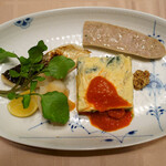 花仙庵 仙仁温泉 岩の湯 - ほうれん草のキッシュ、信濃雪鱒の塩焼き、ソーセージ