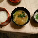 花仙庵 仙仁温泉 岩の湯 - ご飯、信州味噌を使ったきのこ、葉菜根菜の味噌汁、蕎麦粥