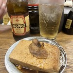 大衆酒場 増やま - ホッピー赤と肉豆腐　肉は貴重な一切れ（笑）