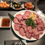 Honkaku Sumibiyakiniku Zeppin - 