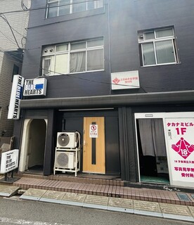 大衆酒場 増やま - 【京成船橋駅近く】

まんま、ザ ブルーハーツの店名とお隣は…ムムムっ