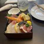 Koyoi - ミニ海鮮丼呑みながら食べる量として充分！