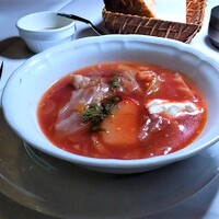 スンガリー 新宿東口本店 - ボルシチ (とろとろに煮込んだ牛肉と野菜の赤カブ風味スープ)