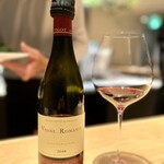 マンサルヴァ - 上品さを備えた和牛に、ピノは良く合います♪
      ソムリエさん、私のピノの好みもすべて把握されているかのように、必ずエレガンスを纏ったものをサーヴしてくれます。
      このヴォーヌ・ロマネも、いいクオリティ。