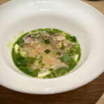 マンサルヴァ - ■鮪・ムール貝
      旨味たっぷりのスープにはクスクスが沈んでます。
      ハーブもしっかり効いていて、アジアンテイスト。