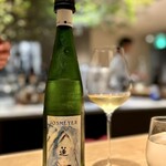 マンサルヴァ - アルザスらしくゲヴェルツもアッサンブラージュ。
      ハーブを効かせたアジアンテイストには、ゲヴェルツのニュアンスがよう合うとのこと♪