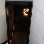 西麻布 焼肉 X - 階段を降ります