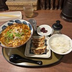 Sampoutei - 東京ラボ仕様　酸辣湯麺、餃子3ケセット　