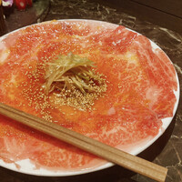 個室焼肉 牛炙 名駅別邸 - そのまま食べるレアロゼ