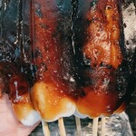 石谷もちや 大和富山店 - 蓋の形がつくくらいみっちり入っている黒糖餡✨