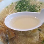 蘭蘭 - ワンタンメンのスープ