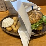 クアアイナ - 厚切りコルビージャックバーガー+代替ポテト