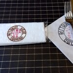 洋食キムラ 野毛店 - 厚手のナプキン＆カトラリー
