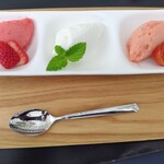 くまさんカフェ - イチゴ、ミルク、トマトのジェラート