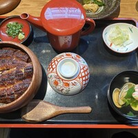 炭焼 うな富士 有楽町店 - 上ひつまぶし一式(上方でチラ見えしているのはお通し)