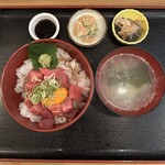 大衆酒場 スタンド basue - まぐろ丼(950円)