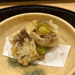 日本料理 直 - 湯葉で包んだ太刀魚と擂り流したなめこの揚げ物と銀杏