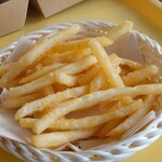 カフェ ラクーン - スパイス的なザクザクしたやつ、まぶして揚げたポテト。