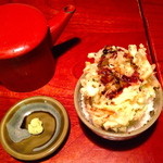 すし土風炉 - かき揚げ小丼（¥ 367）と蕎麦のつけ汁に入れるわさび、それに、そば湯．．．